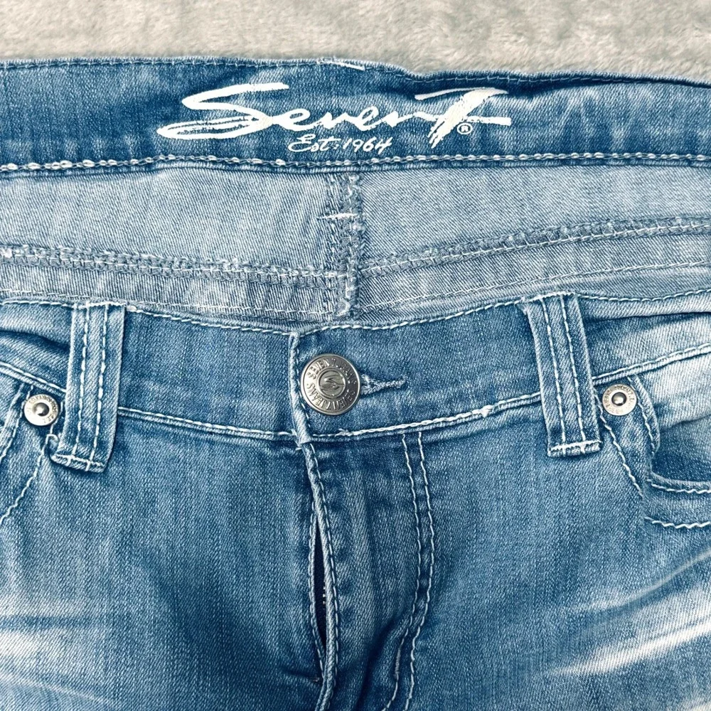 Seven7 Women's Denim Shorts Size 14 Stretch Light Wash Raw Hem Mid Rise Comfort